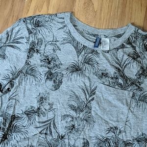 Mens xs hm t-shirt with skull pattern